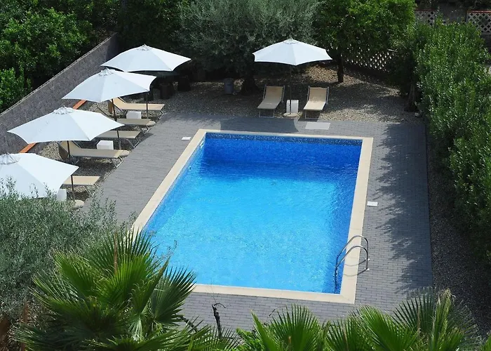 Cozy Etna With Pool בית נופש סנטה ונרינה