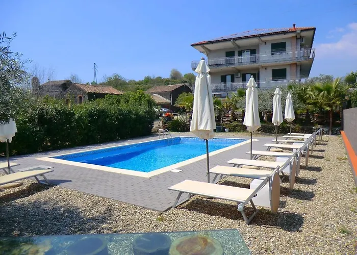 Cozy Etna With Pool בית נופש סנטה ונרינה