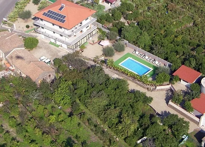 Cozy Etna With Pool * סנטה ונרינה