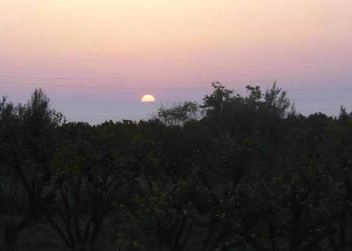 Cozy Etna With Pool 度假居